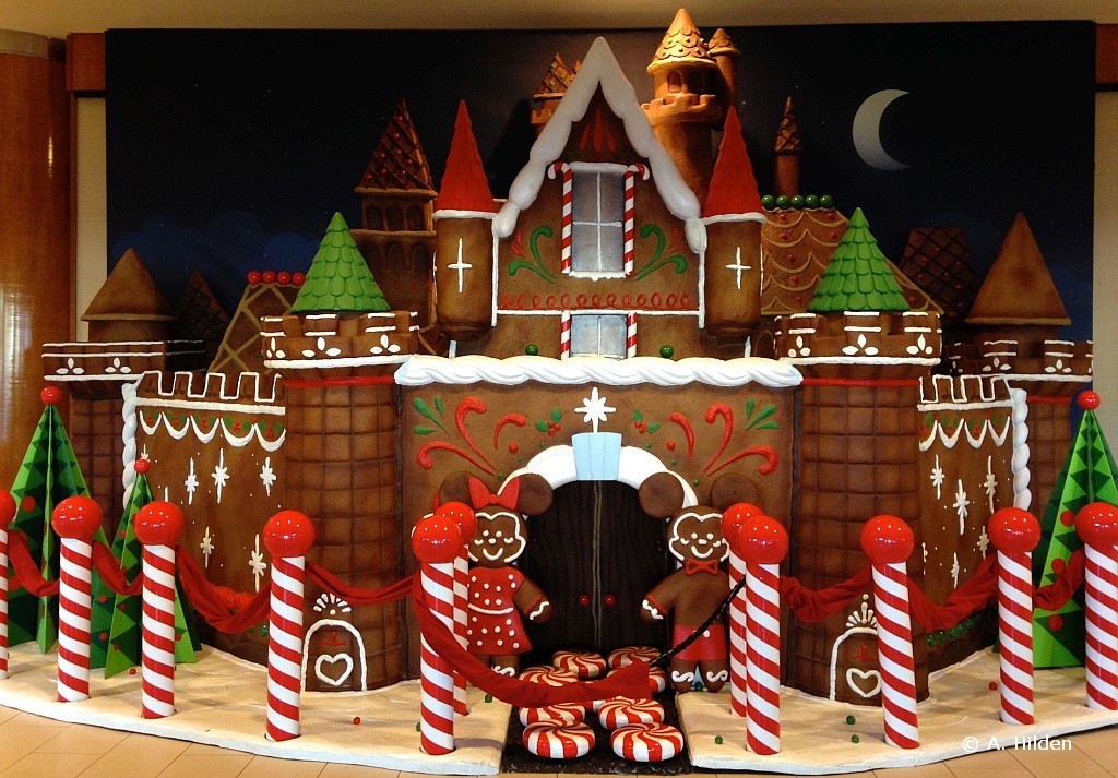 Disneyland Hotel Gingerbread House