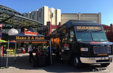 disneyland-food-truck-habit-burger-18-001.jpg