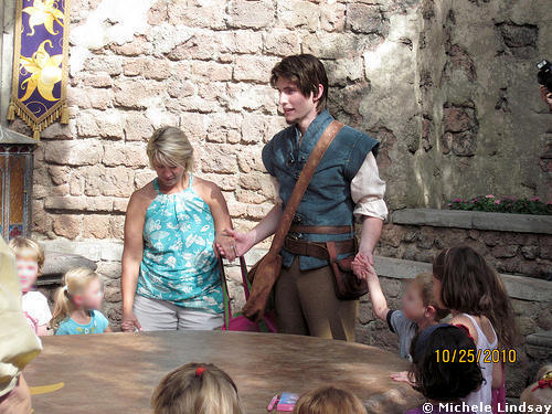 Flynn and Rapunzel Play and Greet