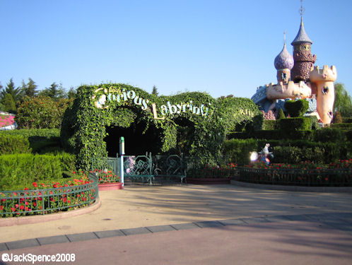 Disneyland Paris Fantasyland Alice's Curious Labyrinth 