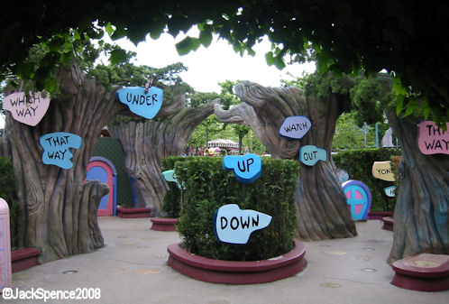 Disneyland Paris Fantasyland Alice's Curious Labyrinth 