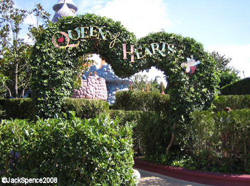 Disneyland Paris Fantasyland Alice's Curious Labyrinth Queen of Hearts