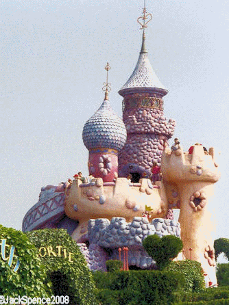 Disneyland Paris Fantasyland Alice's Curious Labyrinth King of Hearts