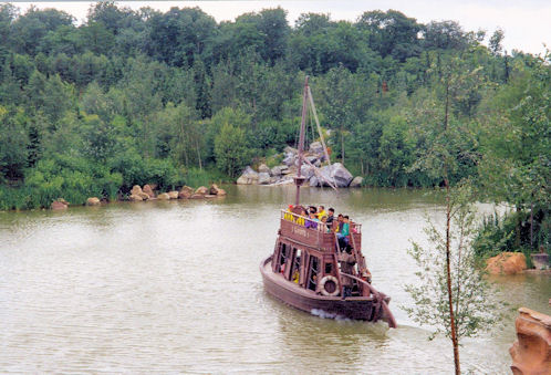 Disneyland Paris Frontierland River Rogue Keelboats