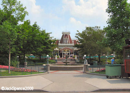 Disneyland Paris Hub Plaza Gardens
