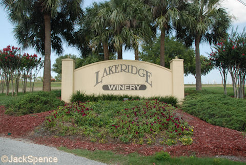 Lakeridge Winery Entrance Sign