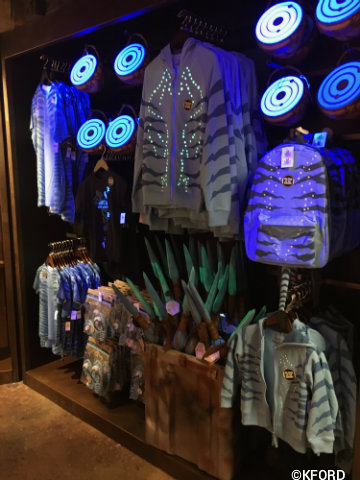 disney-animal-kingdom-pandora-reflective-clothing.jpg