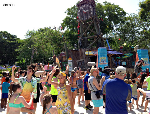 disney-channel-teen-beach-2-beach-party-scene-typhoon-lagoon.jpg