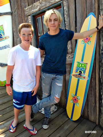 disney-channel-teen-beach-2-ross-lynch-carter.jpg