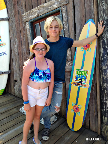 disney-channel-teen-beach-2-ross-lynch-lauren.jpg