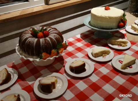 disney-springs-homecoming-kitchen-shine-bar-hummingbird-cake-shine-cake.jpg