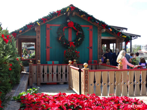 disney-springs-santas-chalet-queue.jpg