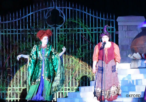 disney-world-halloween-hocus-pocus-sanderson-sisters-5.jpg