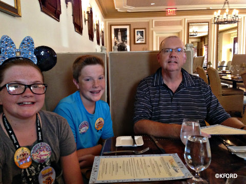 disneyland-carthay-circle-dinner-ford-family.jpg