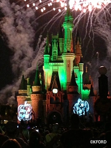 mickeys-halloween-party-cinderella-castle.jpg