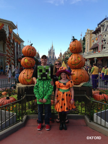 mickeys-halloween-party-main-street-photo-op.jpg