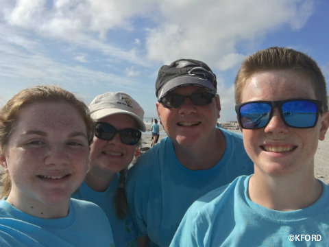 seaworld-orlando-beach-cleanup-ford-family.jpg