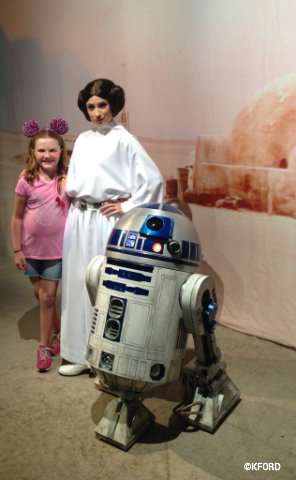 star-wars-weekends-lauren-leia-r2d2.jpg