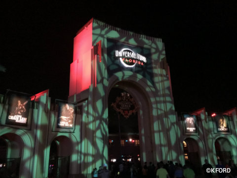 universal-orlando-halloween-horror-nights-entrance.jpg