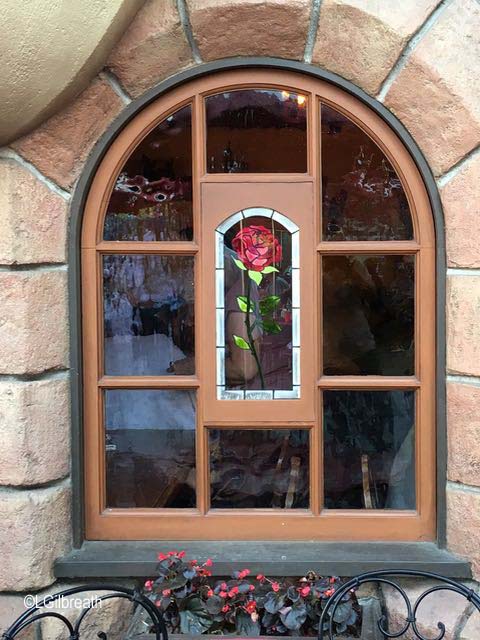 Disneyland Red Rose Taverne