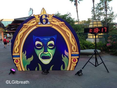 Disneyland 10K 6 mile sign