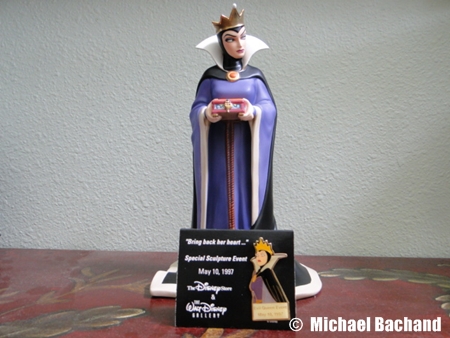 WDCS Evil Queen figurine and pin