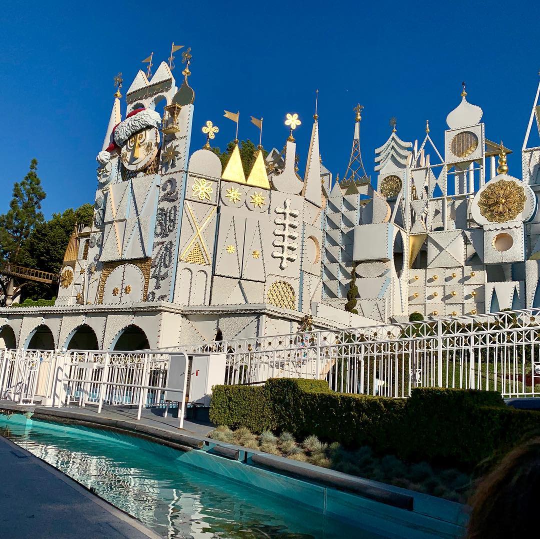 Take A Look At 18 S It S A Small World Holiday At Disneyland Allears Net