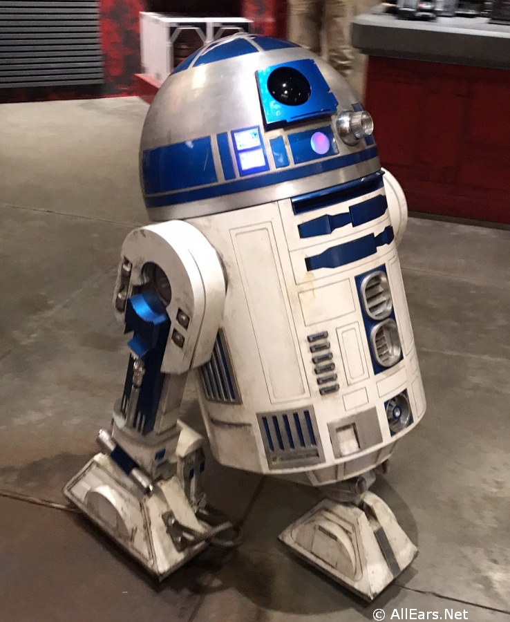 Statistikker Også råb op Now You Can BUILD the Droid You've Been Looking for at Star Wars: Galaxy's  Edge - AllEars.Net