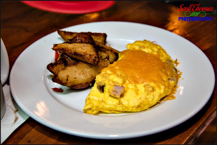 Kona Cafe Ham and Cheese Omelet