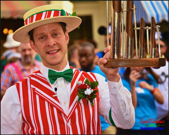 Dapper Dans Performer