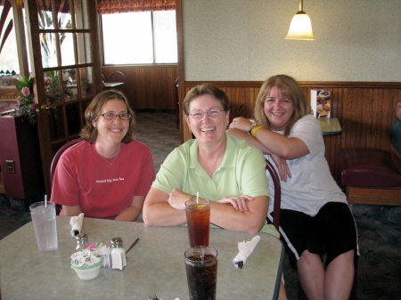 Michelle, Linda, Beci