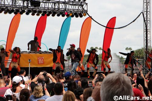 SeaWorld's Viva la Musica