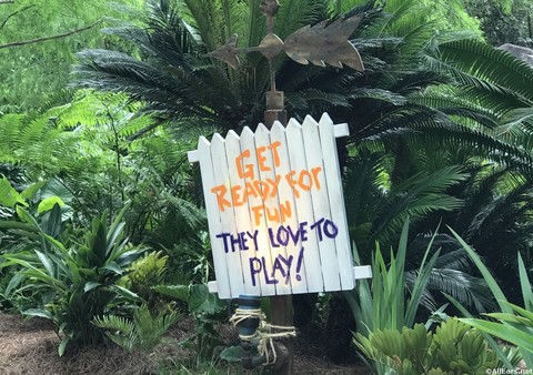 Donald's Dino-Bash -Animal Kingdom