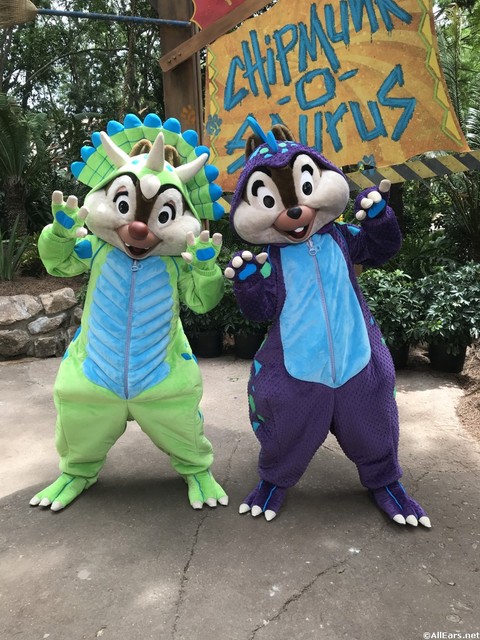 Donald's Dino-Bash -Animal Kingdom