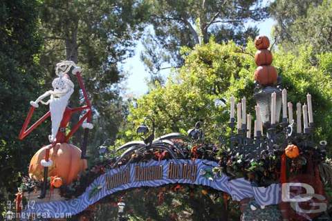 Haunted-Mansion-Holiday1.jpg