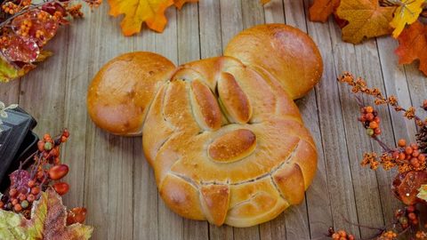 Vampire-Mickey-Bread-18-001.jpg