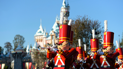 disneyland-holidays3.jpg