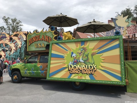 Donald's Dino-Bash -Animal Kingdom