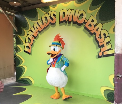 Donald's Dino-Bash -Animal Kingdom