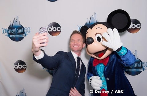 neil-patrick-harris-with-mickey-mouse.jpg