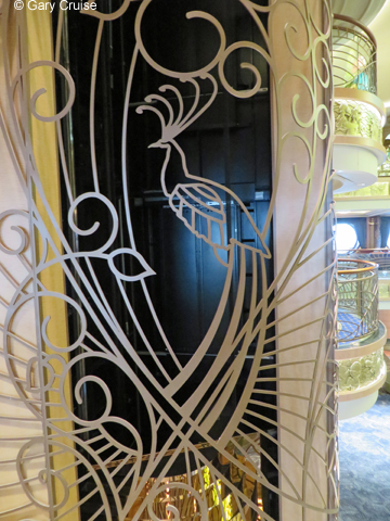 Peacock_in_grille-work