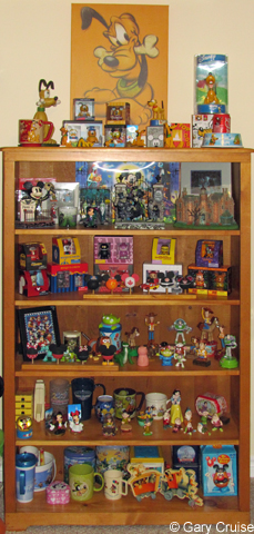 A_bookcase_full_of_Disneyana