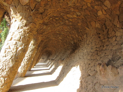 Guell-leaning-tunnel.jpg