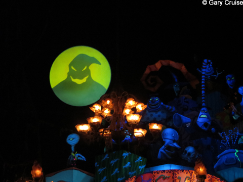 Haunted_Mansion_Entrance_with_Oogie_Boogie