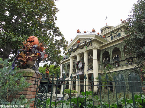 Haunted_Mansion_Exterior