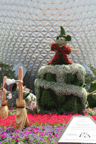 RESIZED%20future-world-topiaries4.jpg