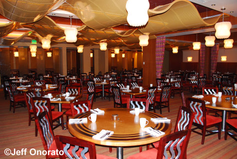 Dining Room - The Wave Restaurant - Contemporary Resort