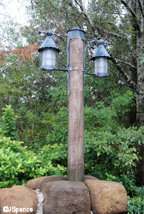 Camp Minnie/Mickey Lamppost