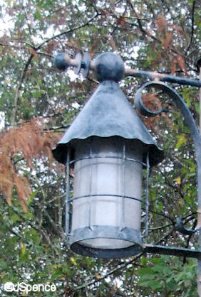 Camp Minnie/Mickey Lamppost