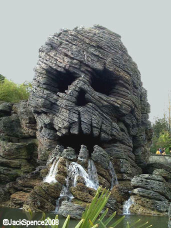 Disneyland Paris, Skull Rock Ben Gunn's Cave